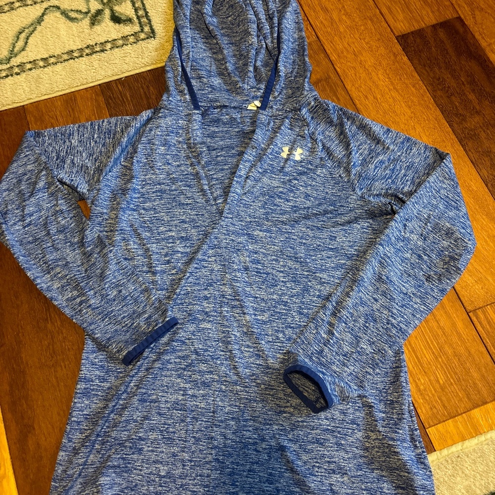 Under Armour long sleeve hooded top - Size S